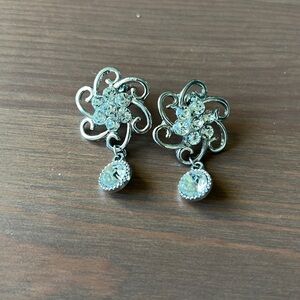 Crystal silver tone swirl drop dangle earrings shiny bling sparkle